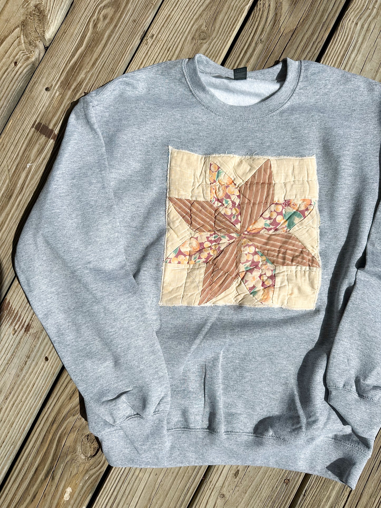 Star Quilt Sweatshirt - Size Medium